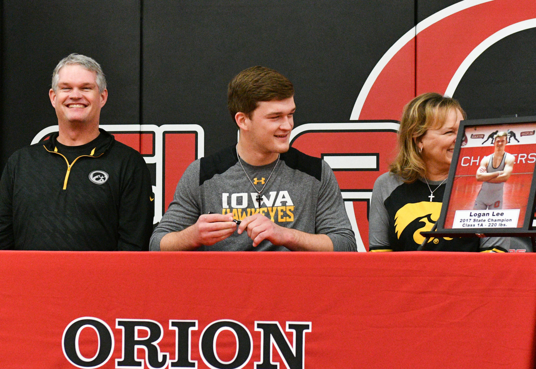 121918-orionsigning-024a.jpg